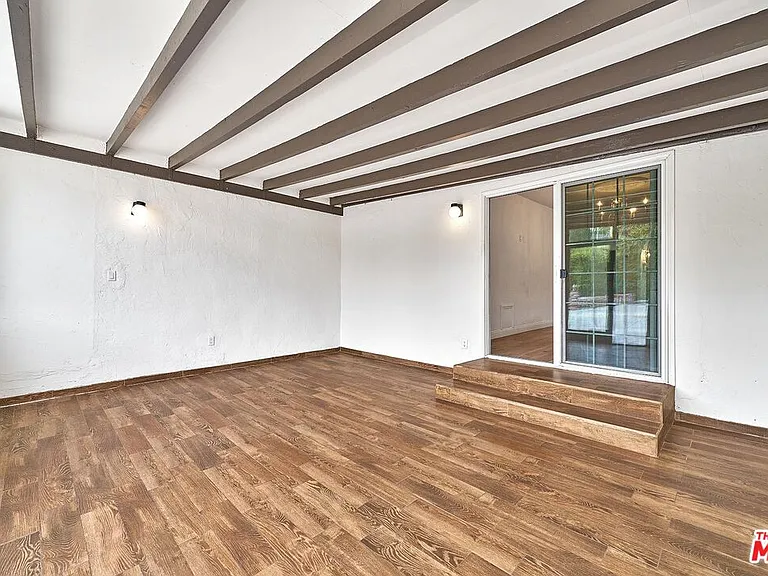 1120 S Plymouth Blvd — Photo 20