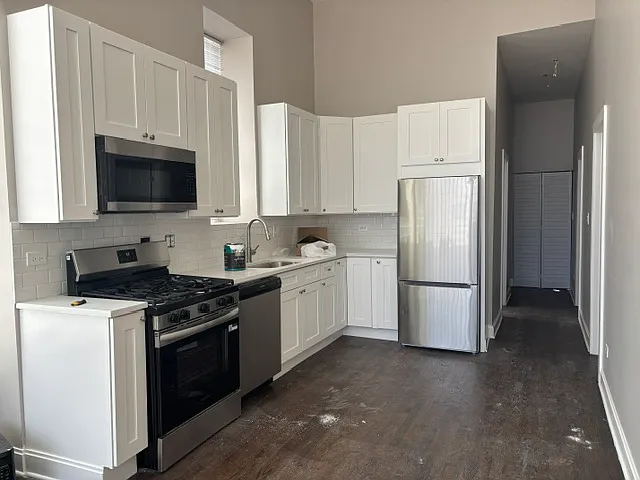 1860 N Hoyne Ave #2W — Photo 2