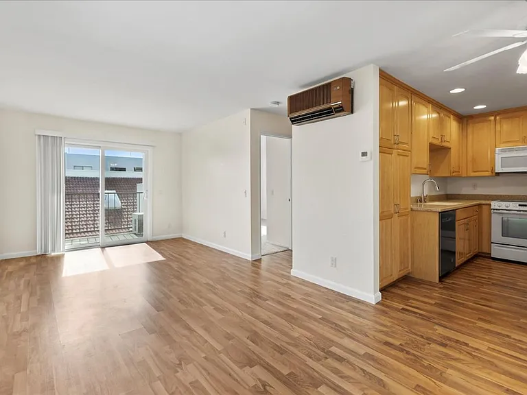 6350 Genesee Ave — Photo 5