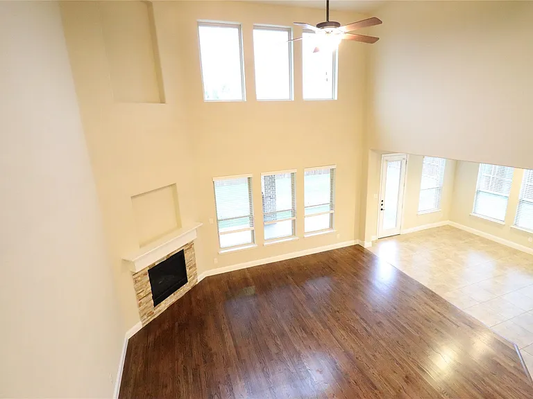 5070 Kerstyn Dr — Photo 12
