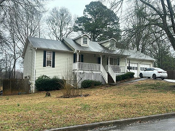 3rd image of 102 Black Oak Ct