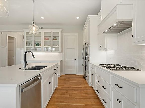 3rd image of 9037 Mesquite St