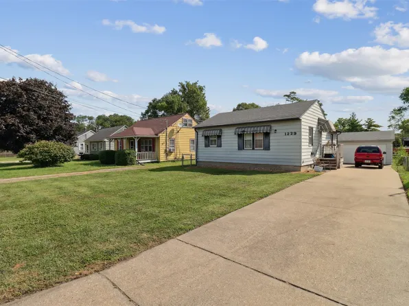 1229 E 25th Ct, Des Moines, IA 50317
