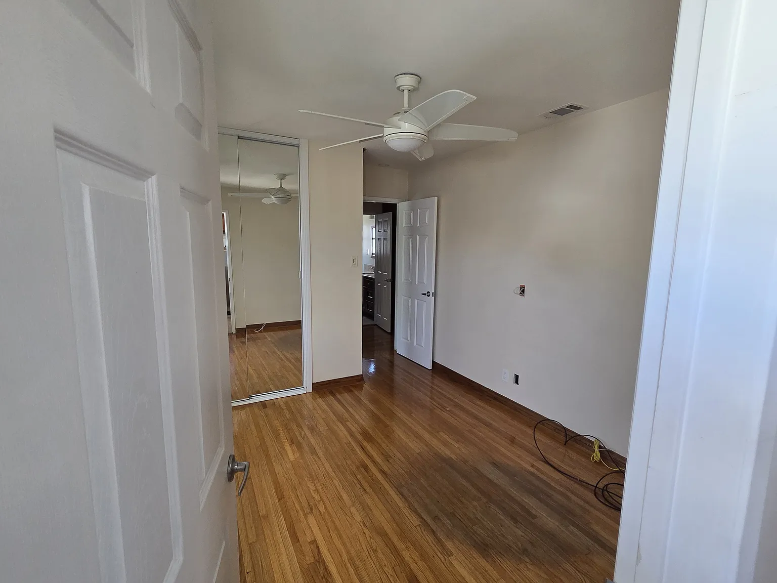 3 bed, 1140 sqft, $5,000 — Photo 2