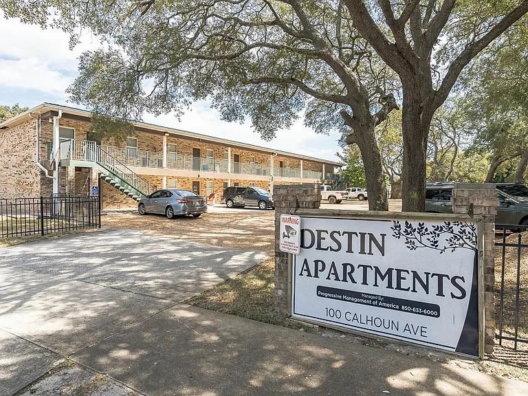 Destin Apartments — Photo 17