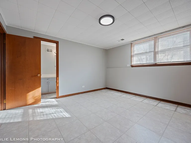 1028 Douglas Ave — Photo 13