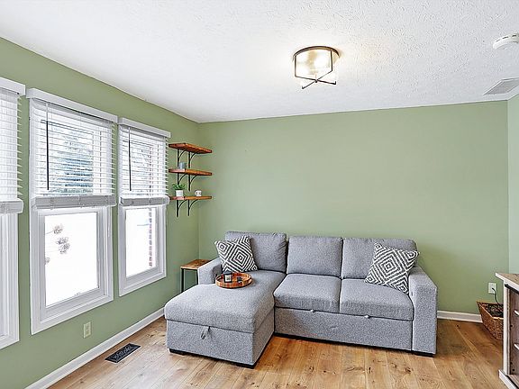 5th image of 10351 Dolphin Ln
