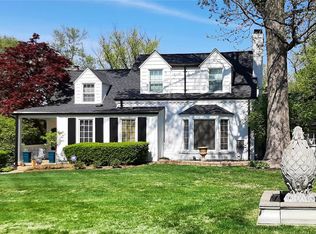 904 Woodshire Ln, Saint Louis, MO