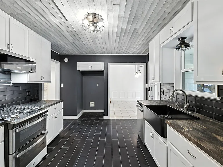 2902 Panhandle Dr — Photo 9