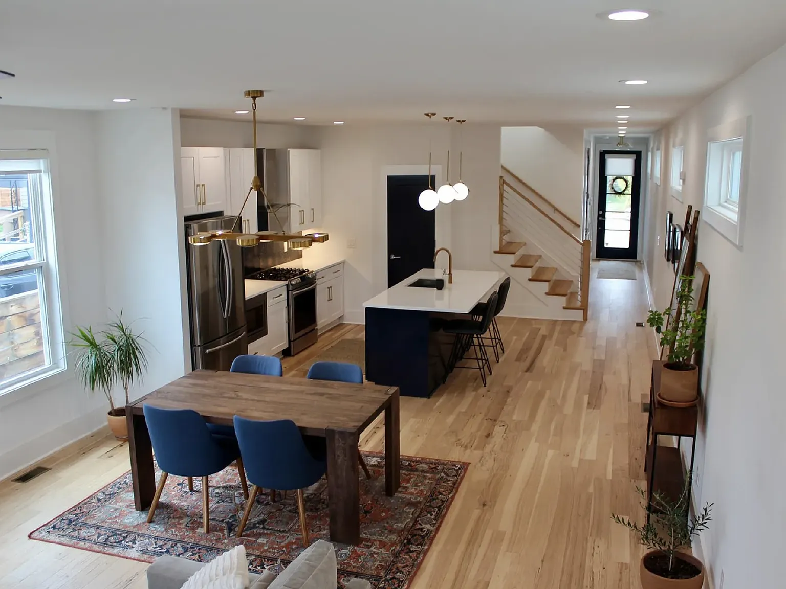 4 bed, 3.5 bath, 2378 sqft, $3,599 — Photo 4