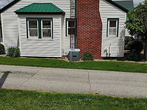 4th image of 121 N Center St