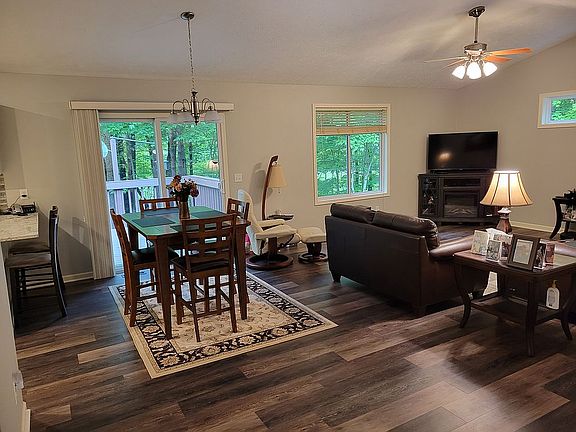 3rd image of 2835 Fairway Dr