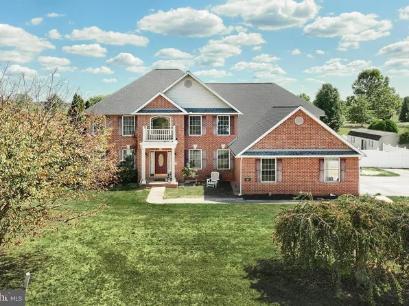 37 Amanda Dr, Littlestown, PA 17340