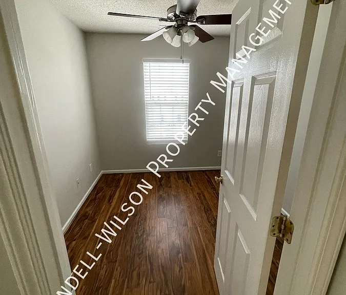 2800 Gross Ave — Photo 17