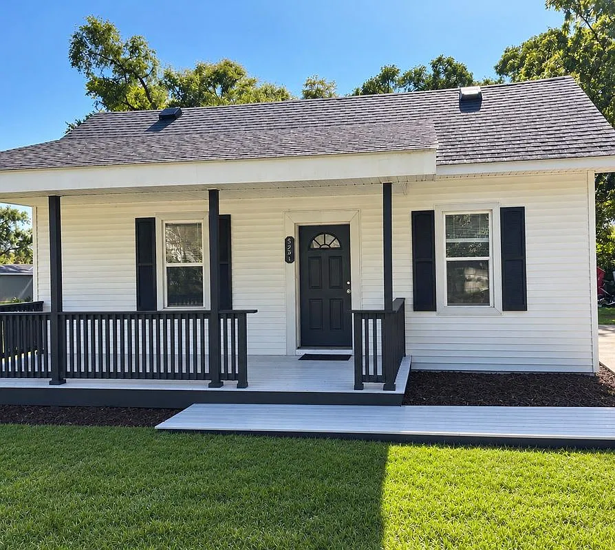 3 bed, 1.0 bath, 1085 sqft, $1,700 — Photo 1
