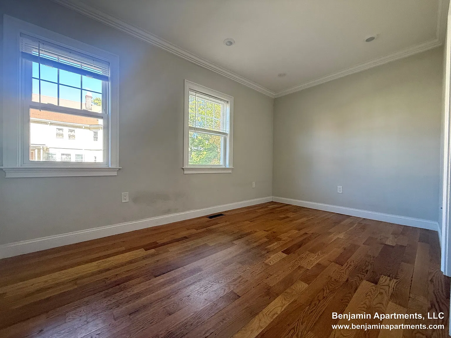 3 bed, 950 sqft, $4,250 — Photo 3