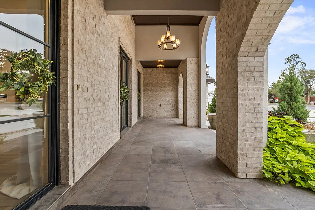 7 bed, 8.0 bath, 6183 sqft, $25,000 — Photo 4