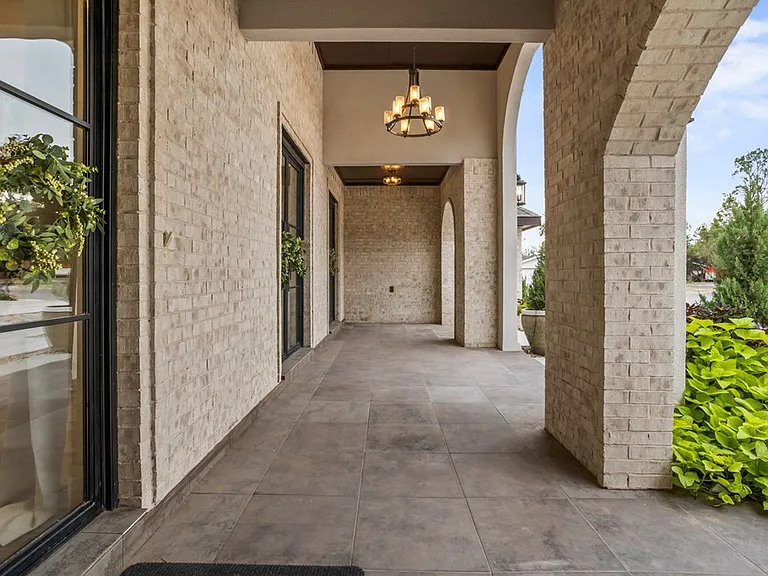 1100 W Golf Course Rd — Photo 4
