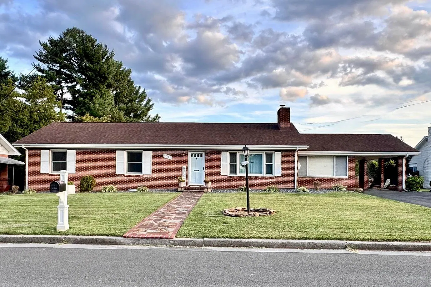 3 bed, 1660 sqft, $2,700 — Photo 1
