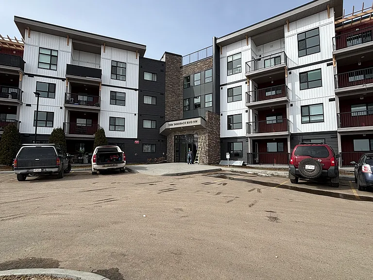 418 Tamarack Blvd NW — Photo 1
