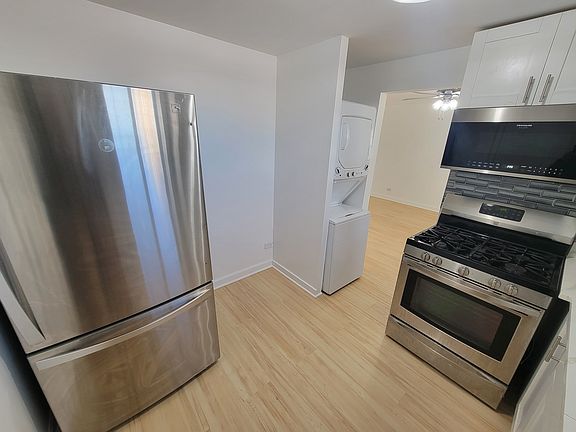 5th image of 6222 W Addison St #2