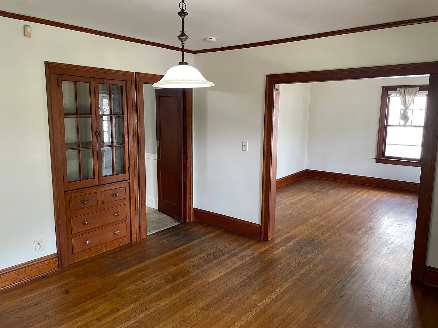 11-13 Mitchell Place — Photo 4