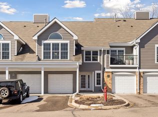 6050 Chasewood Pkwy APT 202, Minnetonka, MN 55343