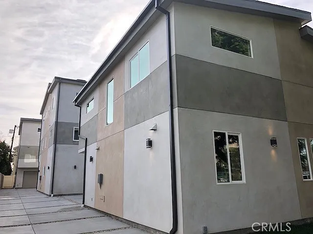 5 bed, 2000 sqft, $3,995 — Photo 2