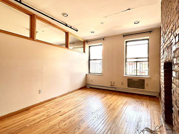 2nd image of 2117 3rd Ave APT 4R