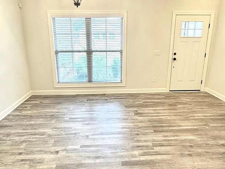 127 Birchwood Pl — Photo 2