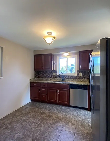 121 Lois Dr — Photo 8
