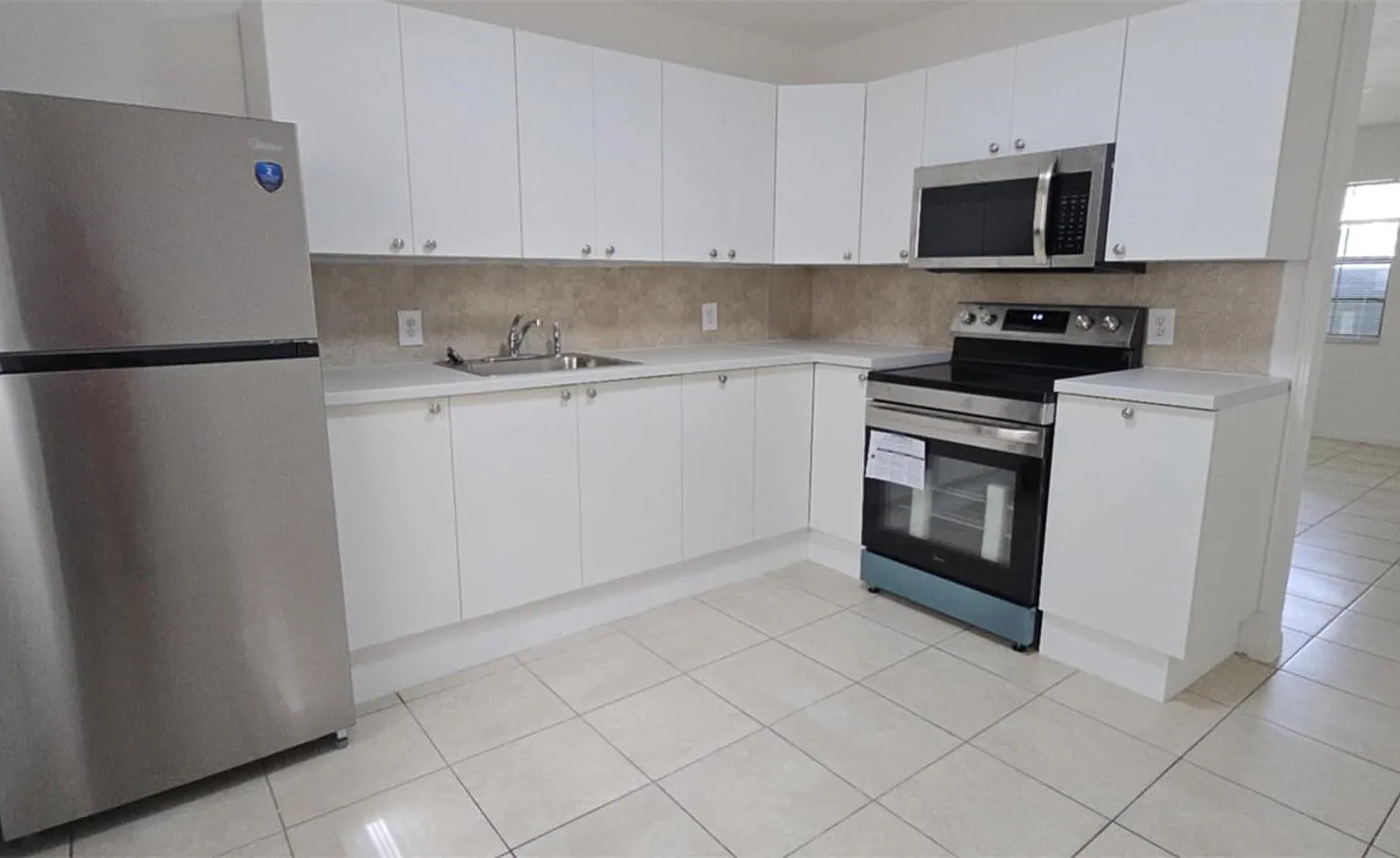 2 bed, 1.0 bath, 900 sqft, $2,400 — Photo 1