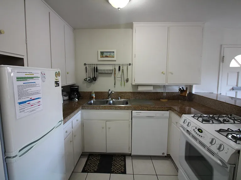 822 Island Ct — Photo 9