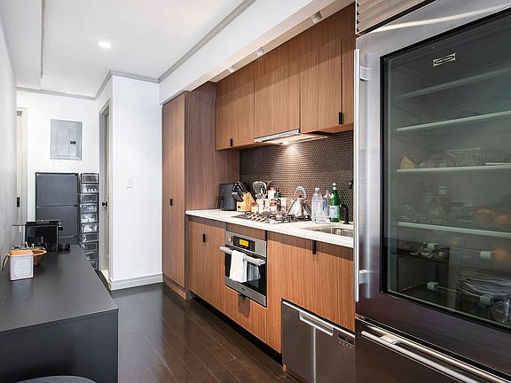 5th image of 37 Crosby St APT 6A