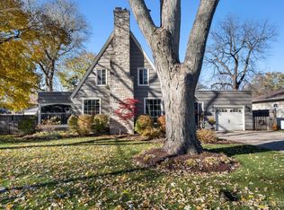 27 S Evanslawn Ave, Aurora, IL 60506