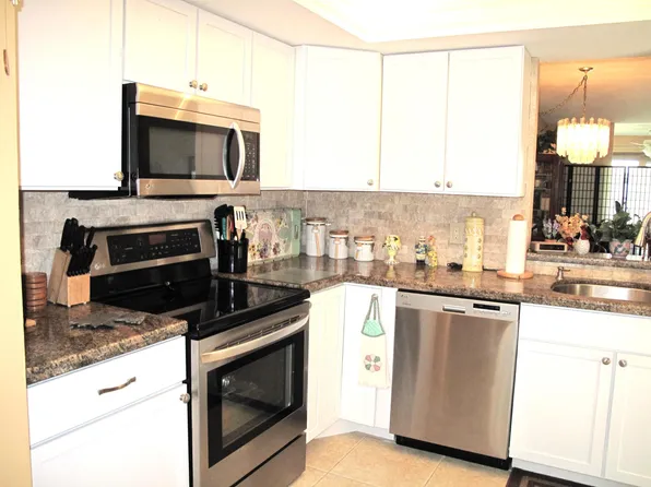 9 Willowbrook Lane #201, Delray Beach, FL 33446