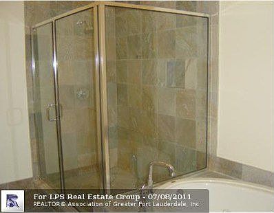 5th image of 2617 NE 14th Ave APT 506