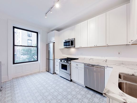 3rd image of 233 W 83rd St APT 2C
