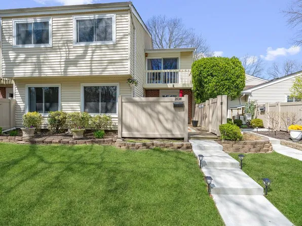 203 Springmeadow Drive #H, Holbrook, NY 11741