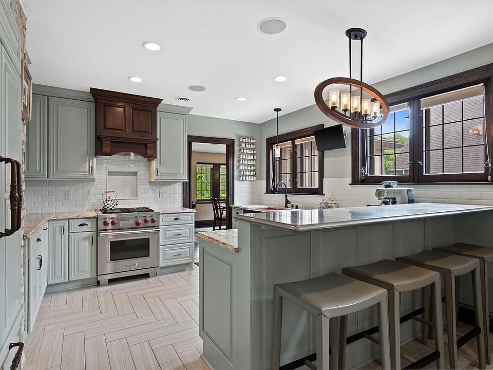 1st image of 2913 North Lake DRIVE #2