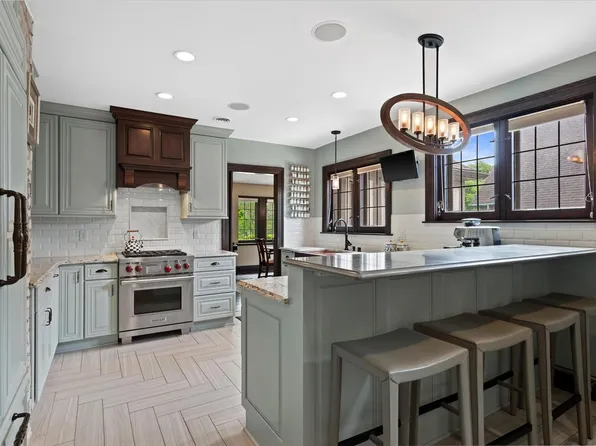 2913 North Lake DRIVE #2, Milwaukee, WI 53211