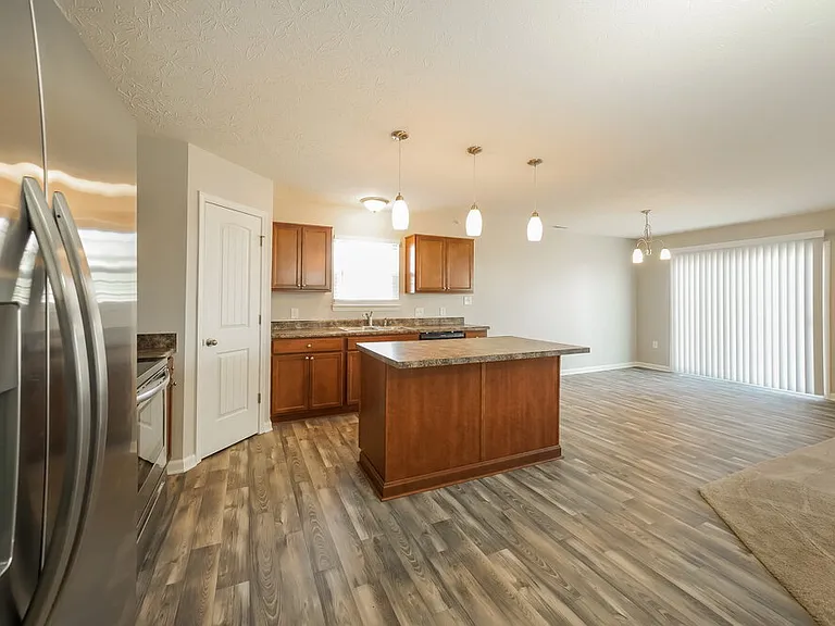 1503 Lexington Trl — Photo 6