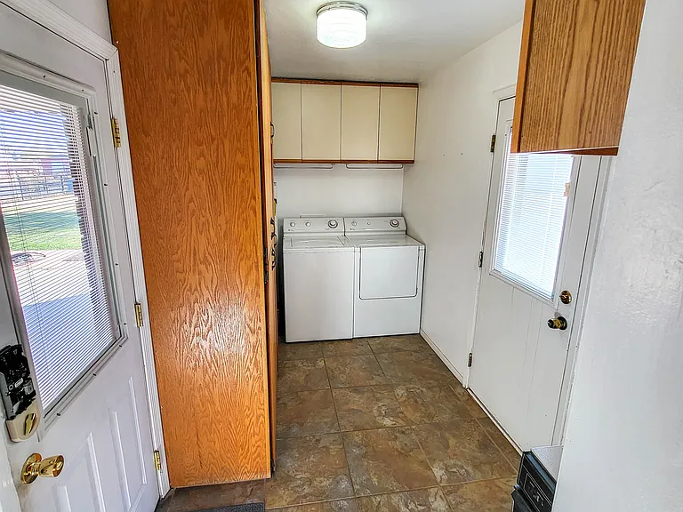 25 W Maverick Ln — Photo 4