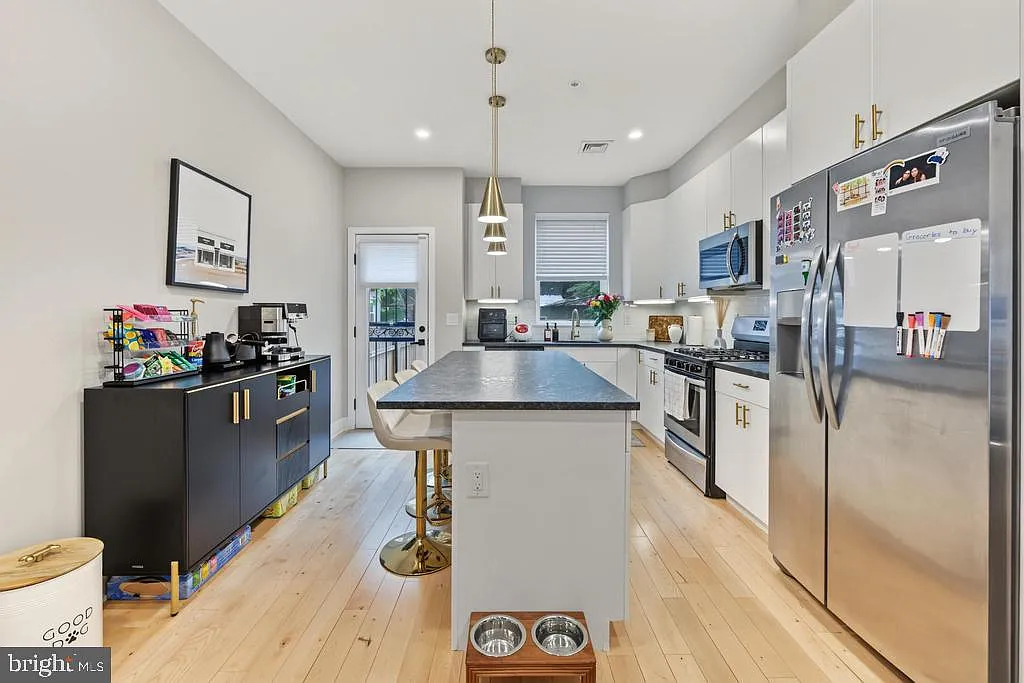 3 bed, 2.5 bath, 2263 sqft, $2,900 — Photo 4