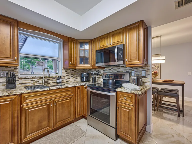 1267 Summerwood Cir — Photo 44