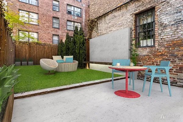 Rented by Anchor Associates | media 12