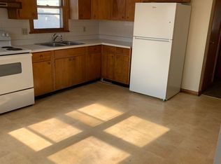 702 State Highway 109 APT 3, Jerseyville, IL 62052