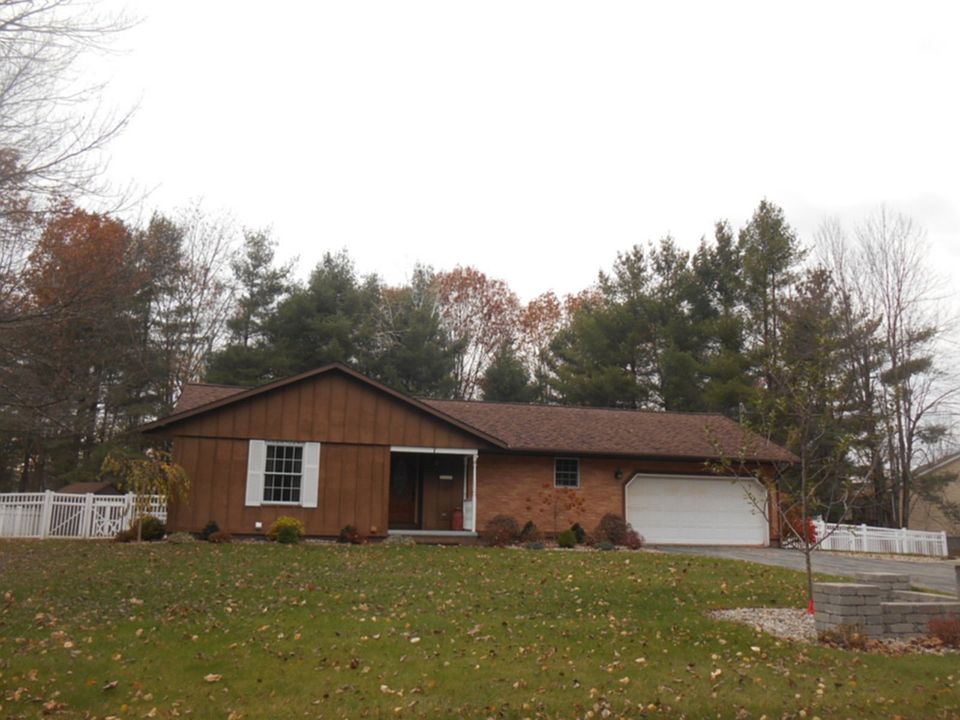1st image of 7 Woodland Dr