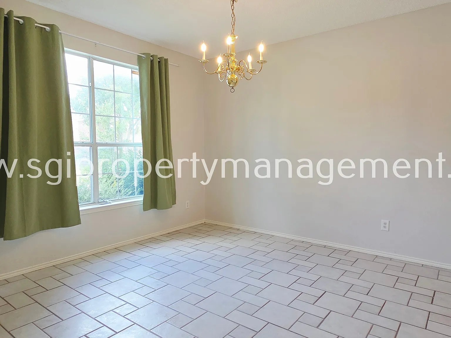 5 Bedroom North Central Plano — Photo 4