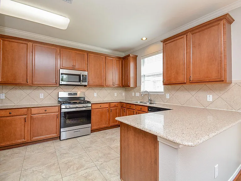 16021 Summerville Lake Dr — Photo 13
